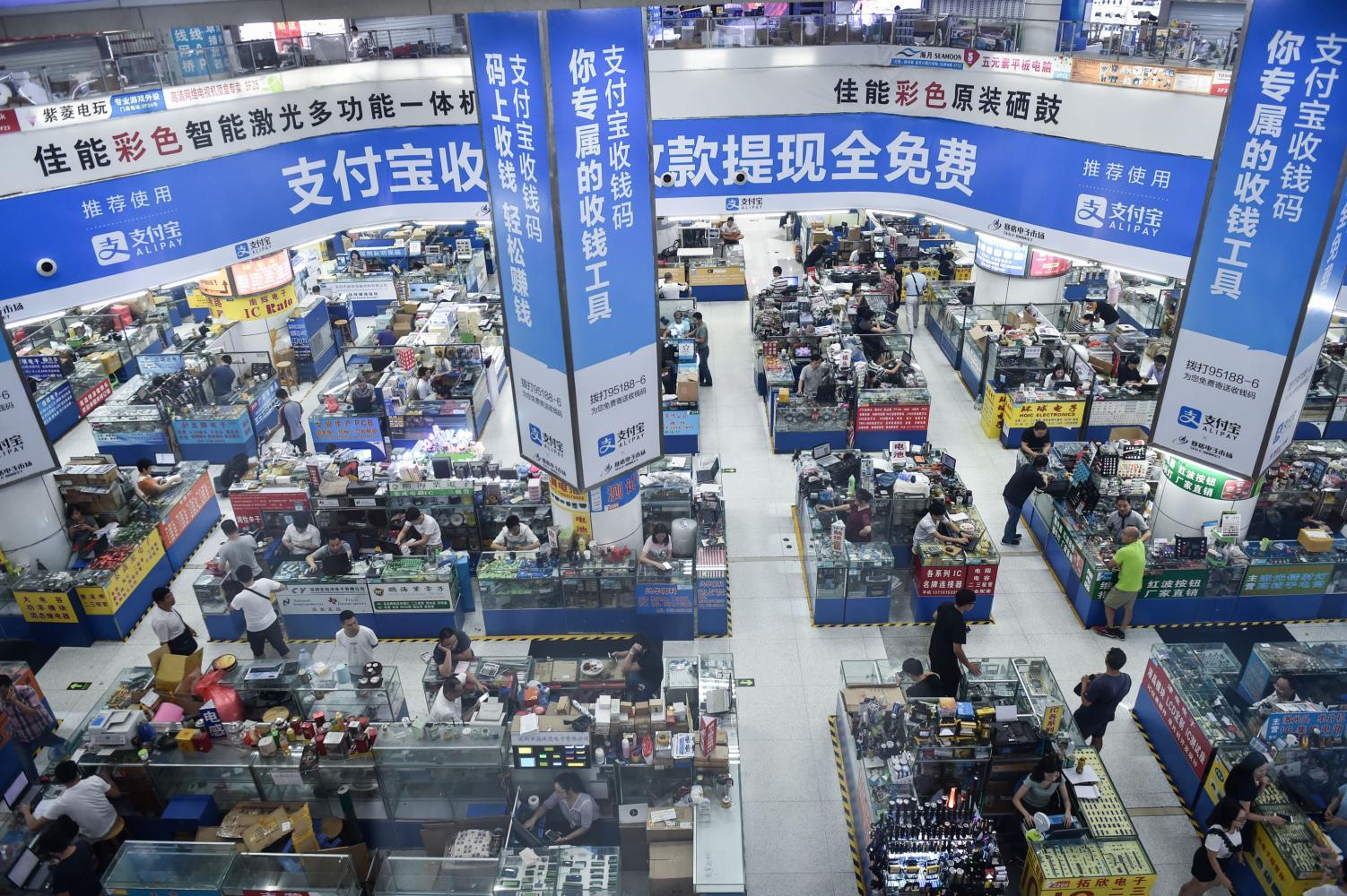 華強(qiáng)北 年輕人的反消費(fèi)主義實(shí)驗(yàn)室